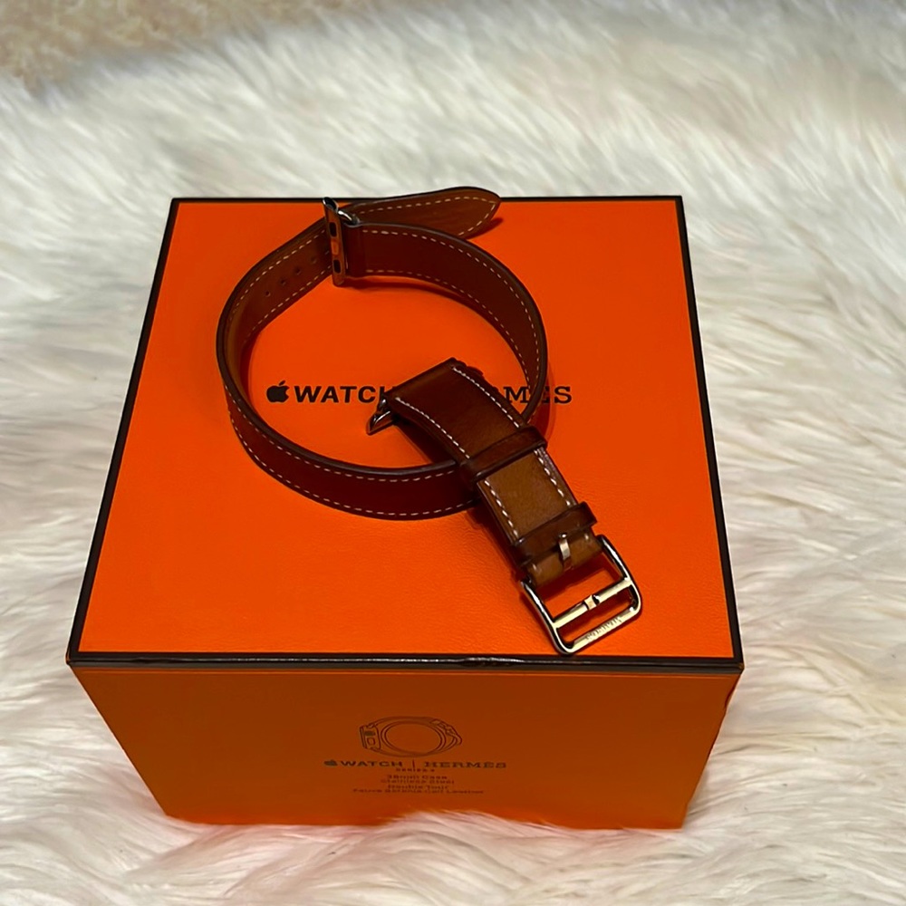Hermes Apple Watch strap in brown leather, watch strap only. Watch not included